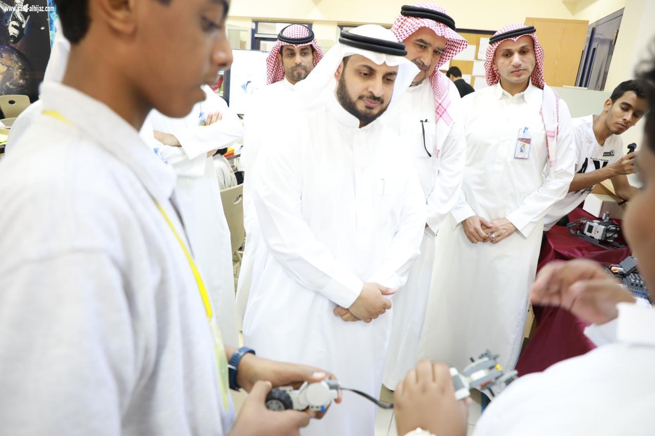 مدير عام الموهوبين بوزارة التعليم يزور برنامج موهبة بتعليم جازان