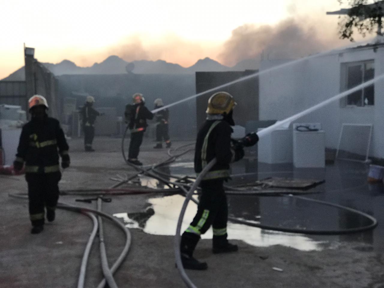 الدفاع المدني يسيطر على حادث حريق   في ورشة للأجهزة الكهربائية على طريق الهجرة