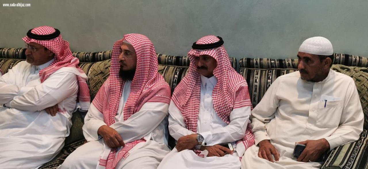 رئيس اللجنة الفرعية للاتحاد العربي السعودي للكاراتيه بالمناطق الجنوبية يكرم الظافري رئيس فريق التحفيظ بالطوال