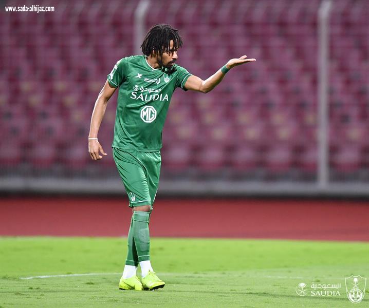 بالإربعه الأهلي يمزق الوحدة 
