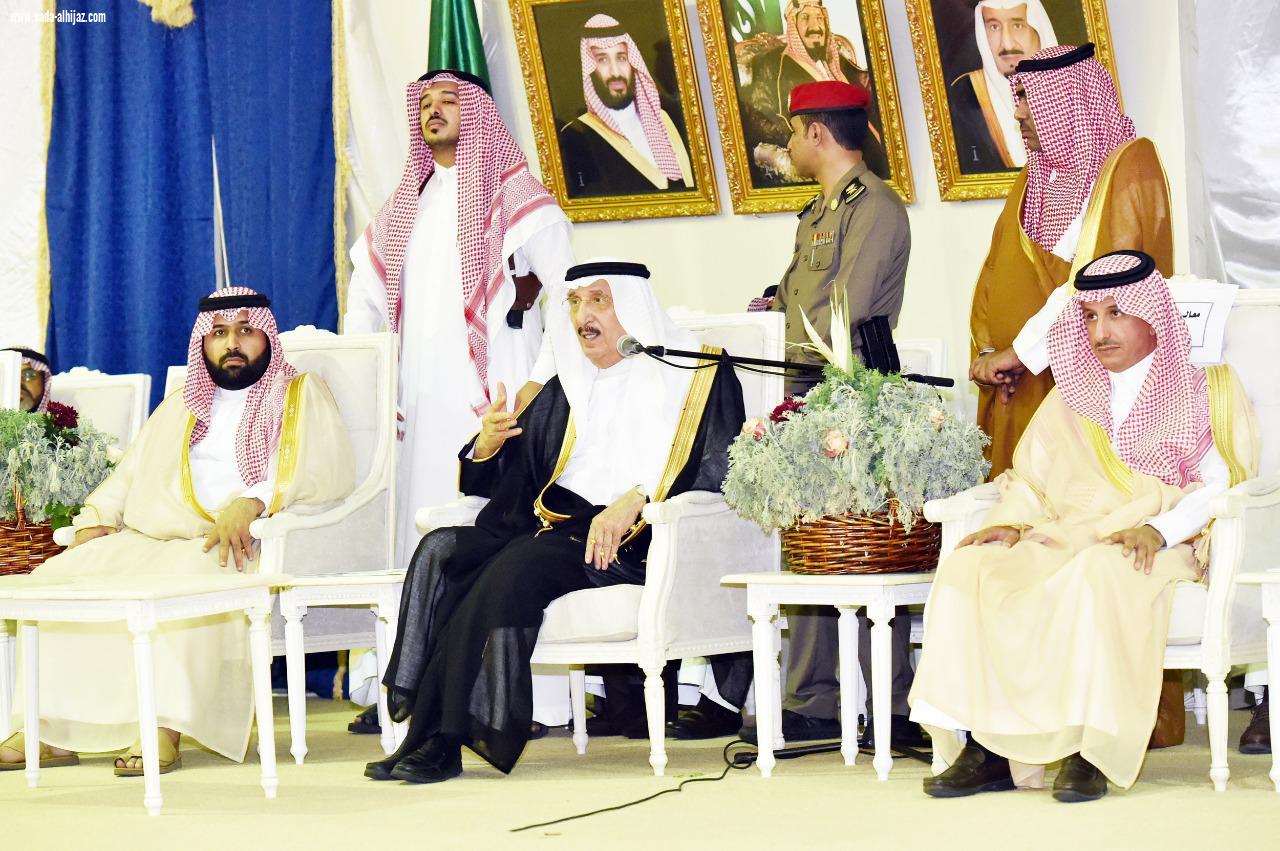 أمير منطقة جازان يلتقي مشايخ وأهالي فرسان 