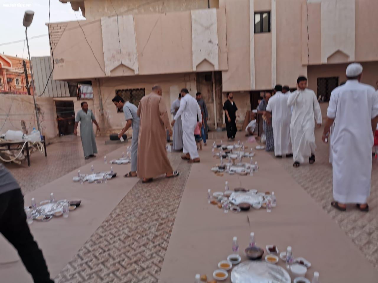 شيخ شمل آل عيسى بني حمد يقيم افطار جماعي في منزلة بمحافظة الطوال