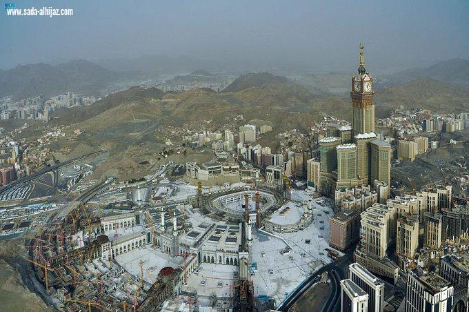 عيون تجوب السماء تتابع انسيابية حركة ضيوف الرحمن