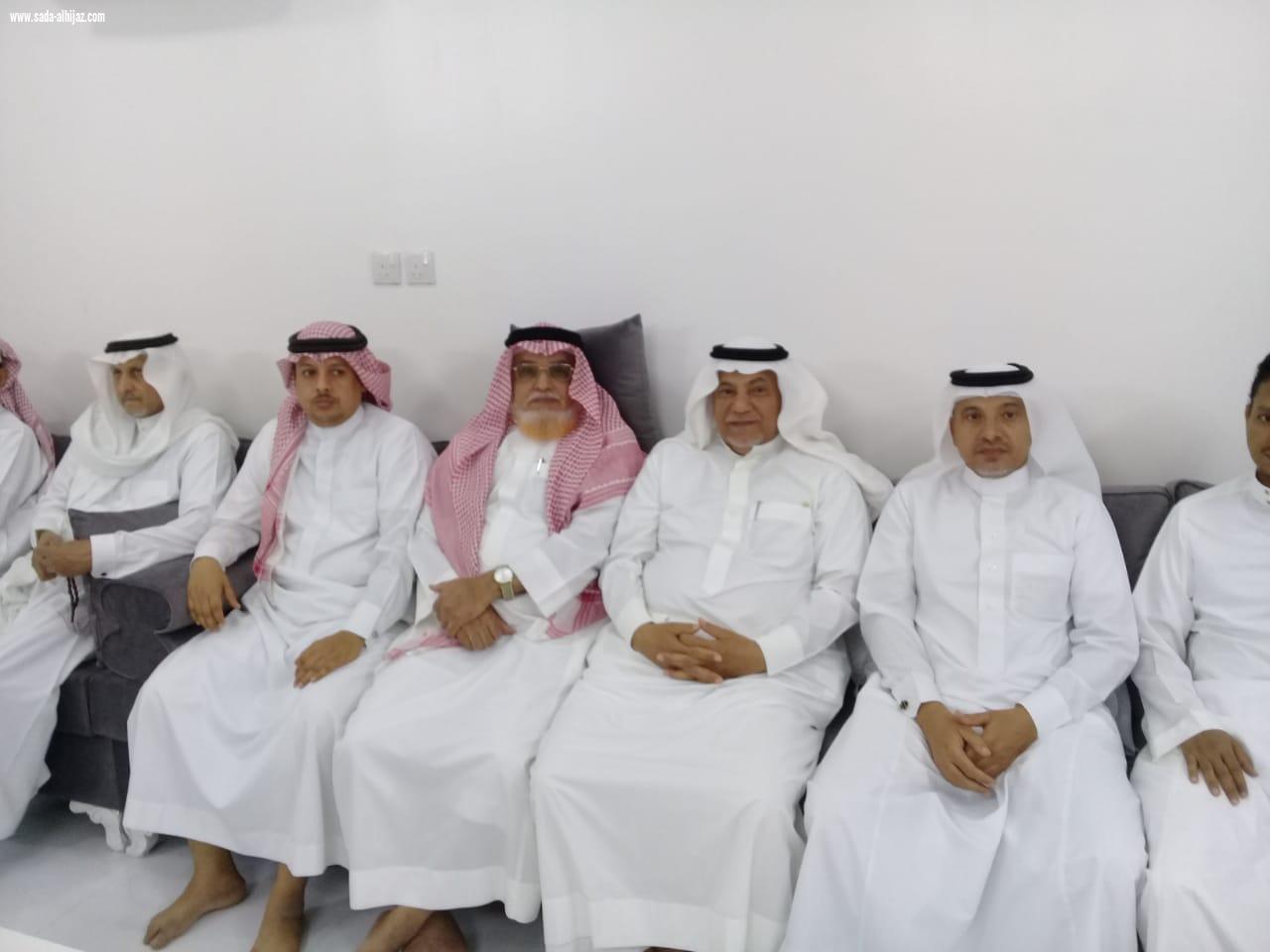 شيخ شمل آل عيسى بني حمد يكرم ابنائه بحضور المشايخ واعيان محافظة الطوال