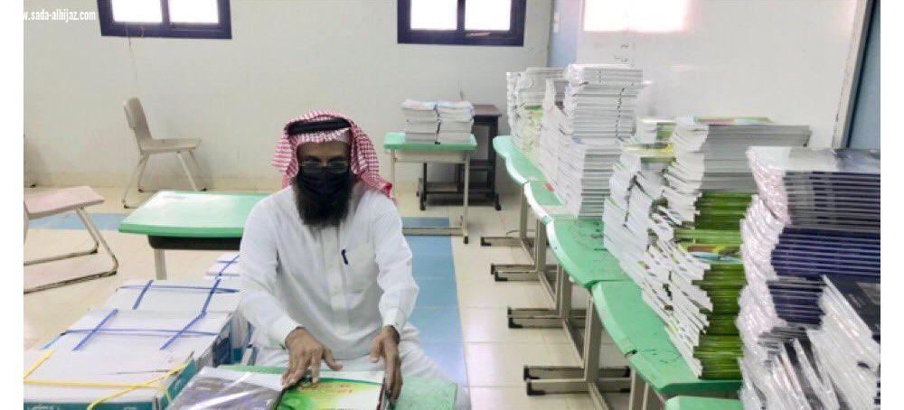 تعليم بيش يواصل ترحيل المقررات الدراسية إلى المدارس وفق الاجراءات الاحترازية