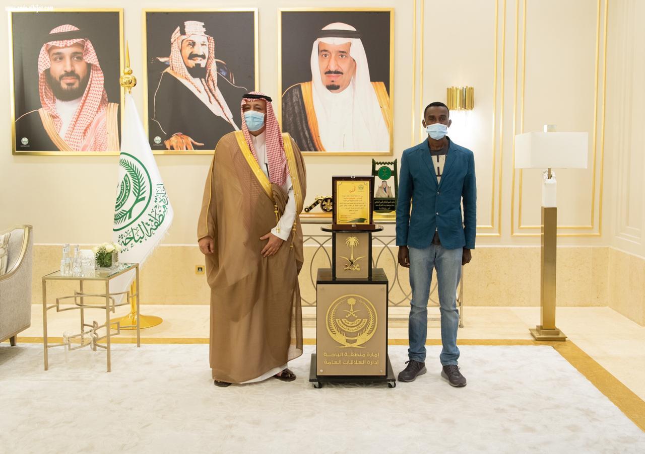 سمو أمير الباحة .. يستقبل رئيس نادي قلوة الرياضي .. ويكرّم بطل اختراق الضاحية الثالث على مستوى المملكة