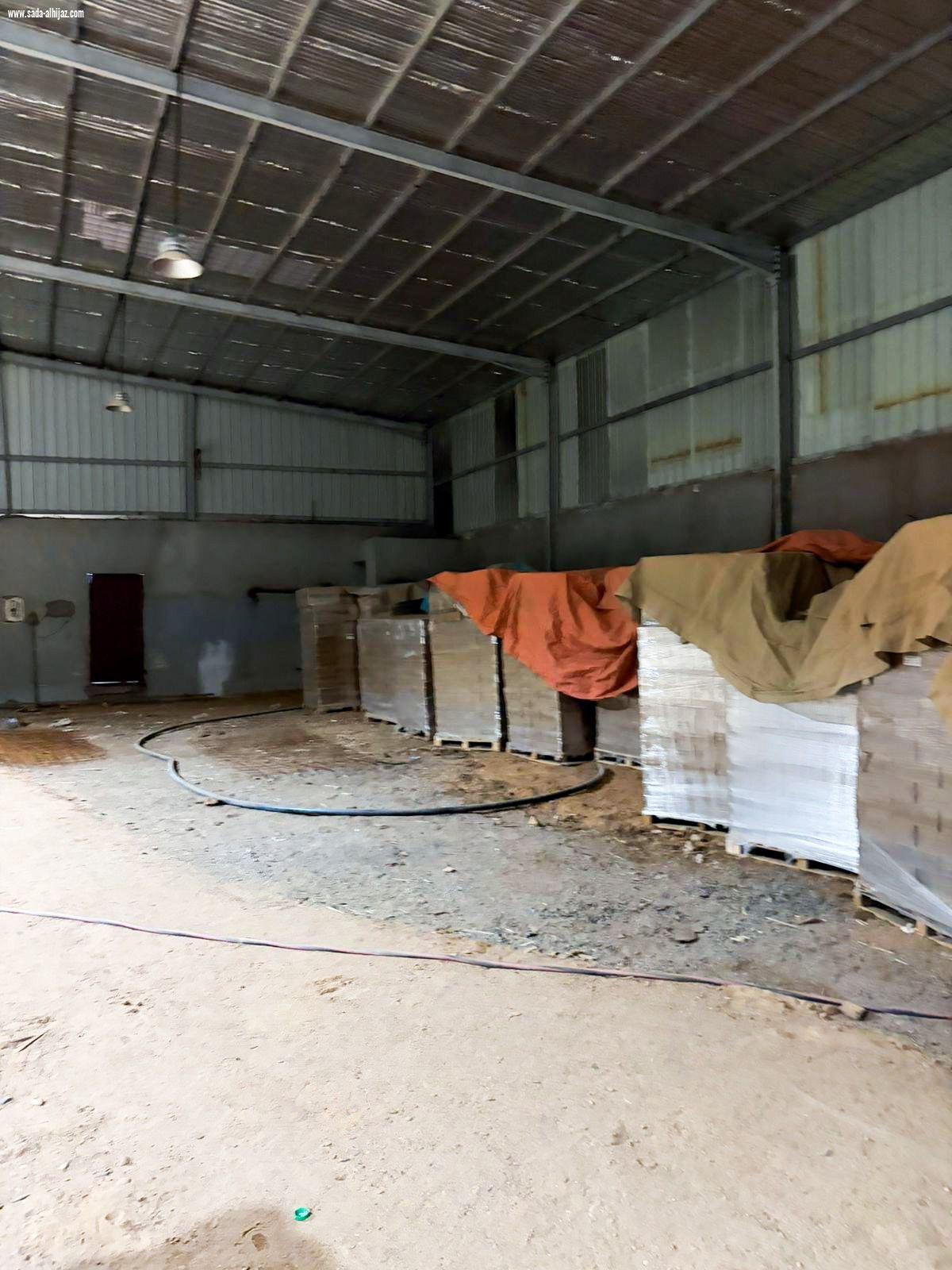 أمانة منطقة تبوك تضبط مستودعًا مخالفًا وتصادر 68 طنًا من المواد الغذائية منتهية الصلاحية  