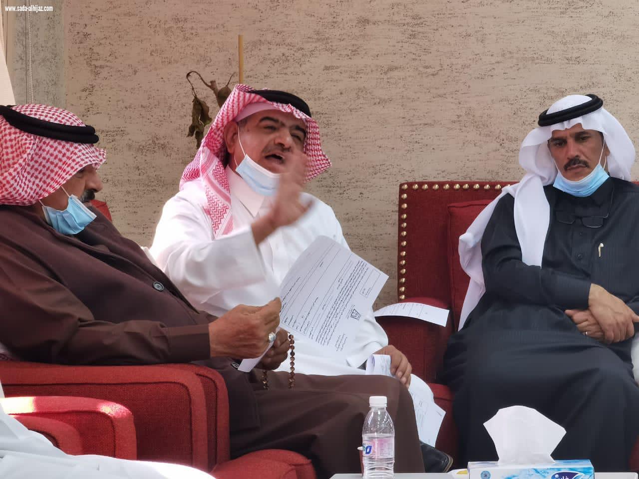 بلدي الباحة يعقد اجتماعًا مع معرفي قرى مدينة الباحة