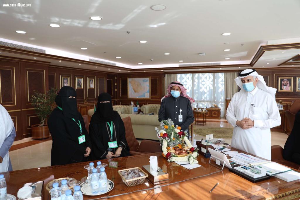 في اهتمام يبرز حرص القيادة على دعم المنتج المحلي الفل والكادي على طاولة وزير البيئة والمياه والزراعة 