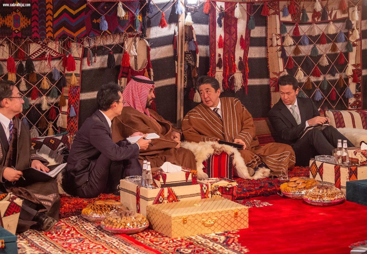 سمو ولي العهد يستقبل رئيس الوزراء الياباني في محافظة العلا 