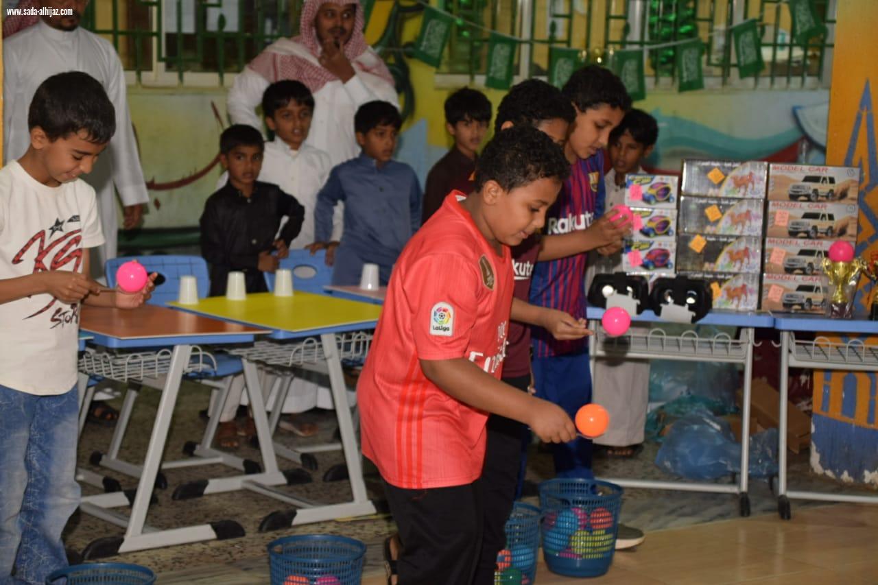 لجنة التنمية الاجتماعية بالطوال تكرم أبناء الشهداء والطلاب المتفوقين في برنامج ( طفل الطــوال )