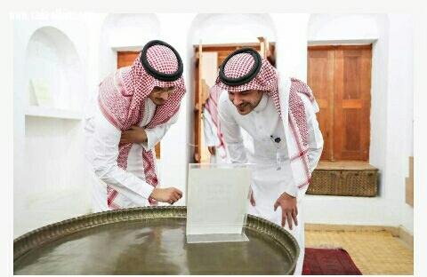 نائب أمير الشرقية يزور بيت البيعة بالأحساء