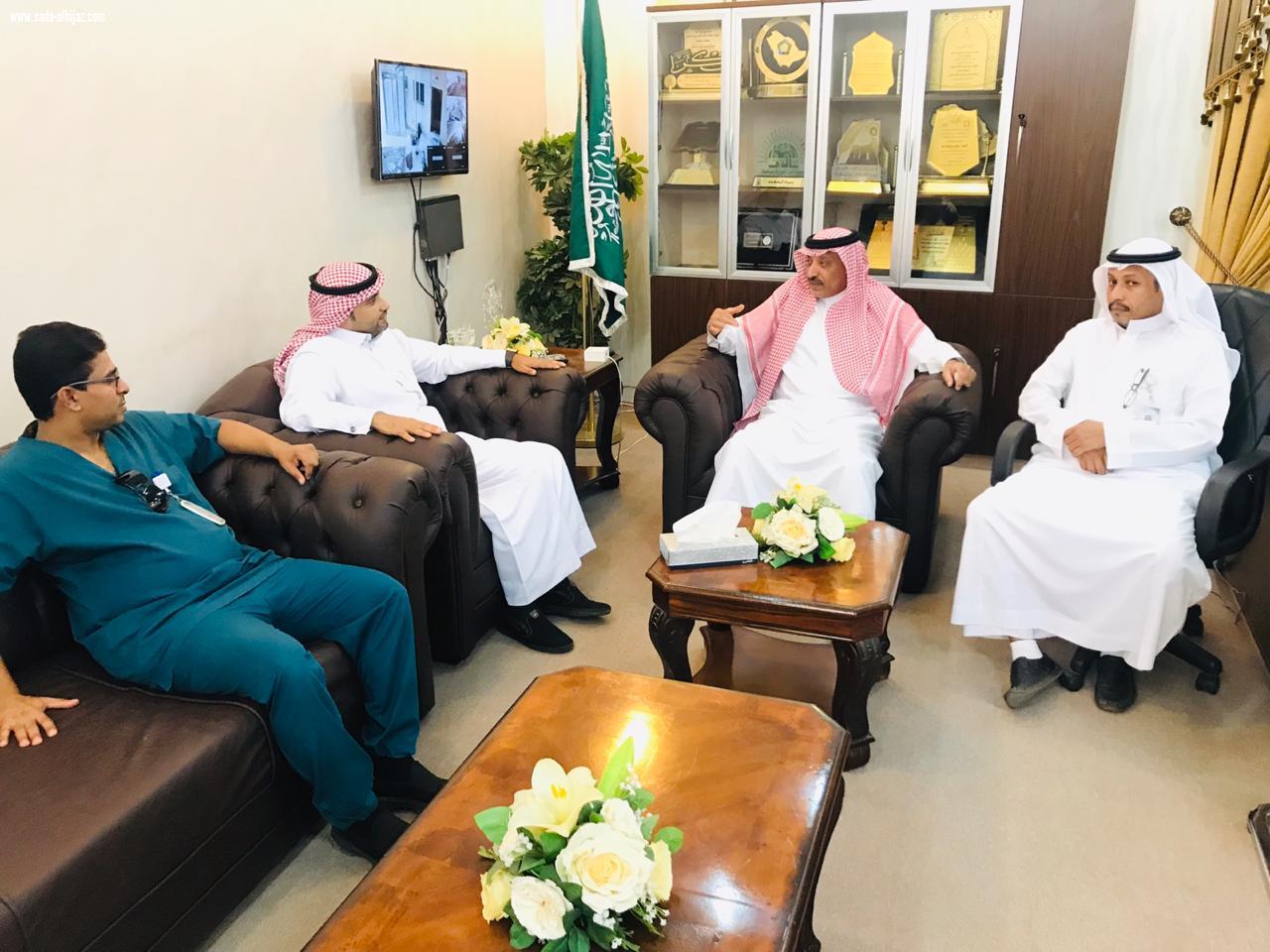 محافظ صامطة زعلة يستقبل الحكمي مدير شئون المراكز الصحيه بالقطاع الجنوبي