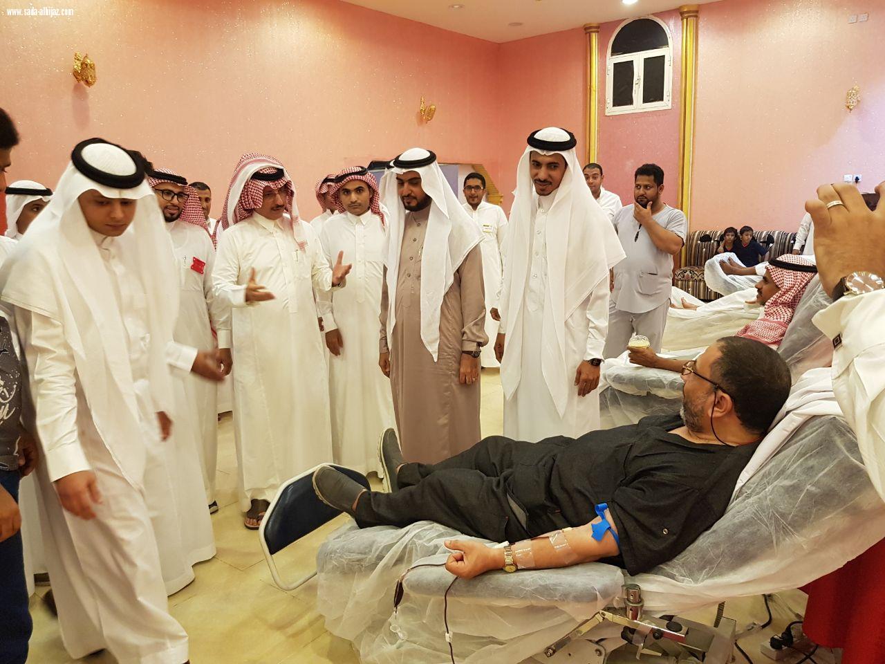 تحت شعار  قطرة ماء تحيي الأرض وقطرة دم تحيي نفس   محافظ صامطة يدشن حملة التبرع بالدم التي أطلقها نادي الحزم للتوستماسترز بالتعاون مع مستشفى صامطة العام