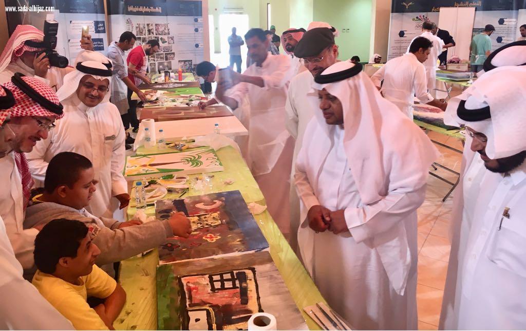 دشن ملتقى الصفا والورش الفنية  هذه موهبتي الثقفي سخروامناشطنا التربوية بمايتناسب مع  رؤية الوطن القدوة 