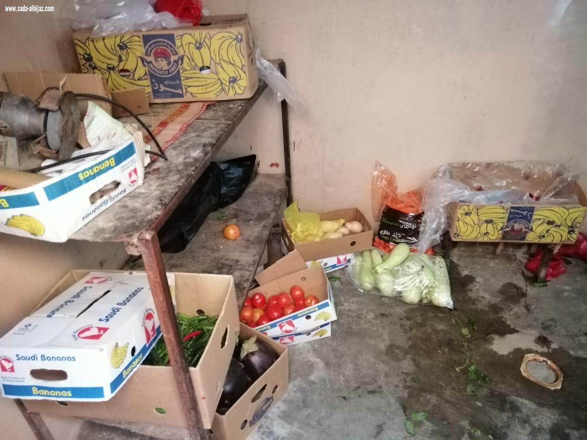 بالتعاون مع الجهات الأمنية بلدية محافظة الطوال تضبط سكن عمالة مخالف يستخدم لإعداد الأطعمة
