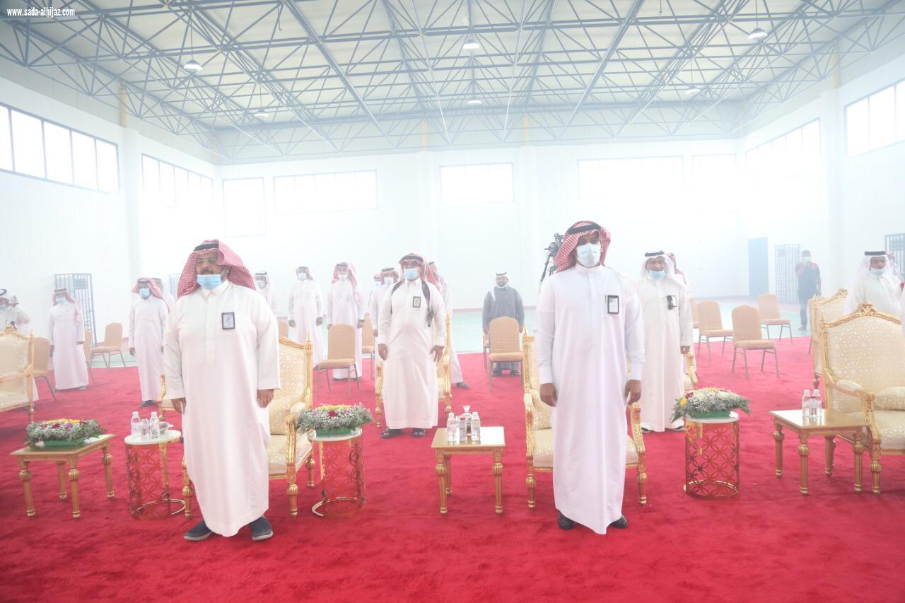 محافظ الداير بني مالك يتفقد مشاريع التعليم ويطلع على تقرير مدرستي