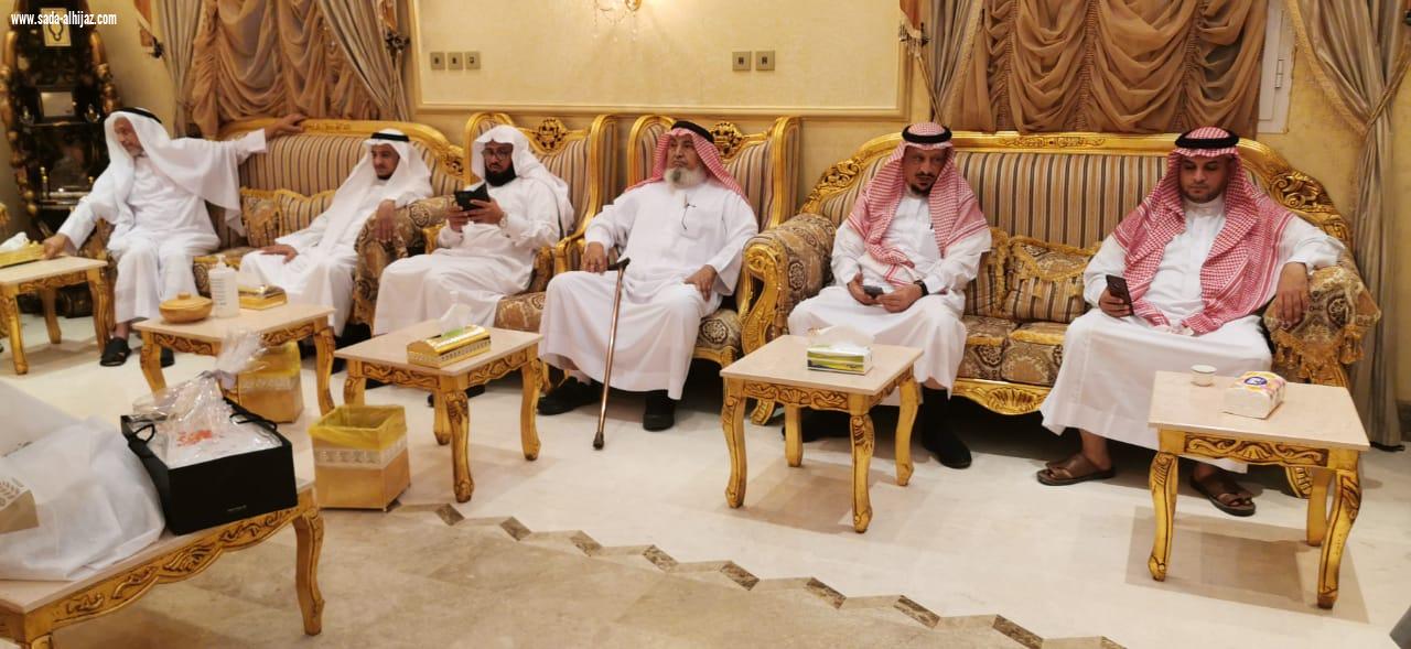 شيخ شمل آل عيسى بني حمد وشيخ الطواهرة آل ناشب يقيمون مأدبة عشاء بمناسبة شفاء الدكتور عبدالرحمن ناشب