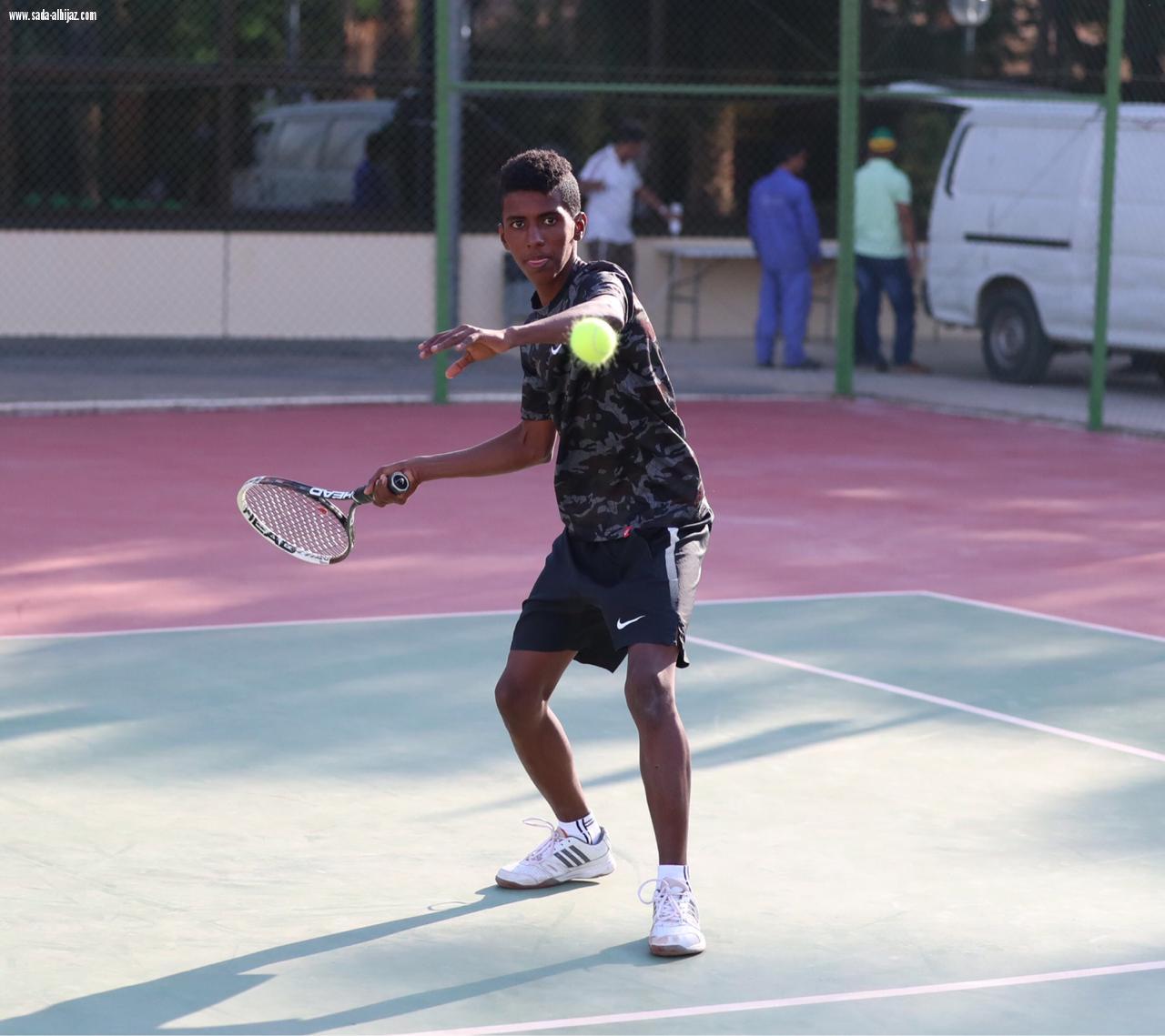 العجاجي توج الفائزين في ختام البطولة بالرياض السعودية تسيطر على ذهب آسيوية التنس 