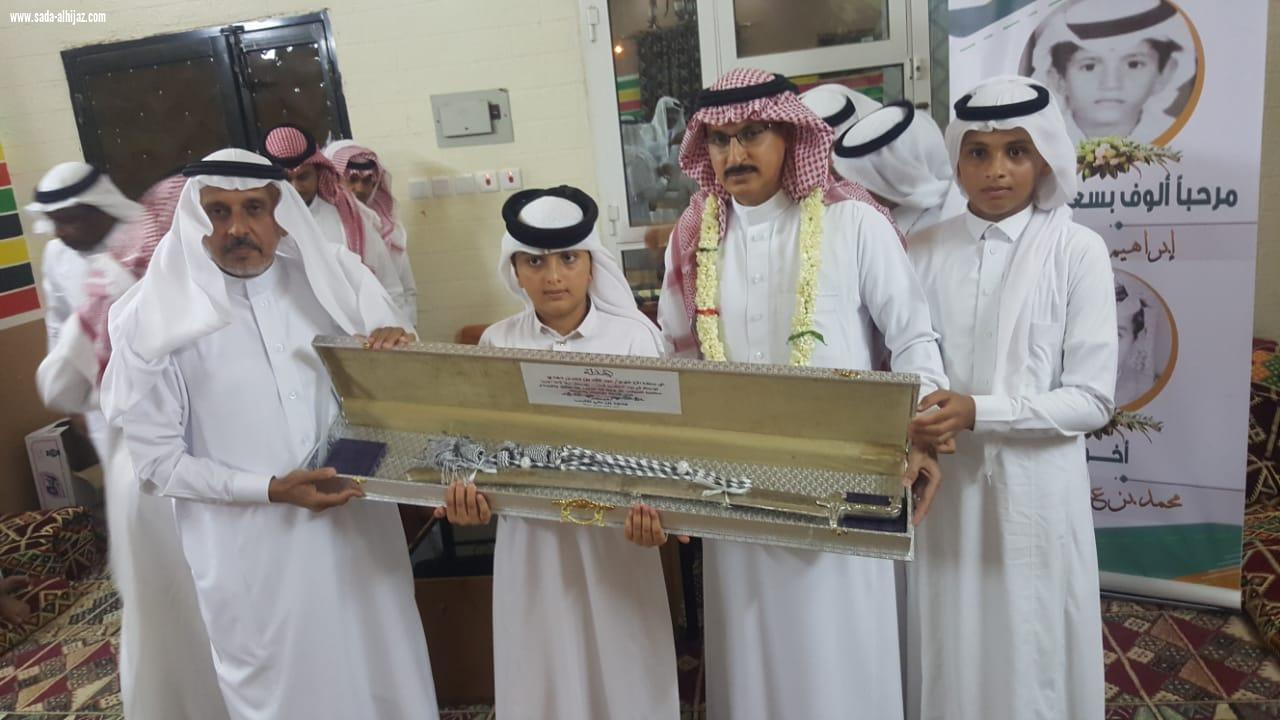 اعضاء ولاعبي فريق نصر الطوال القدامى  يكرمون رئيس اللجنة الفرعية للاتحاد السعودي للكاراتية بالمناطق الجنوبية