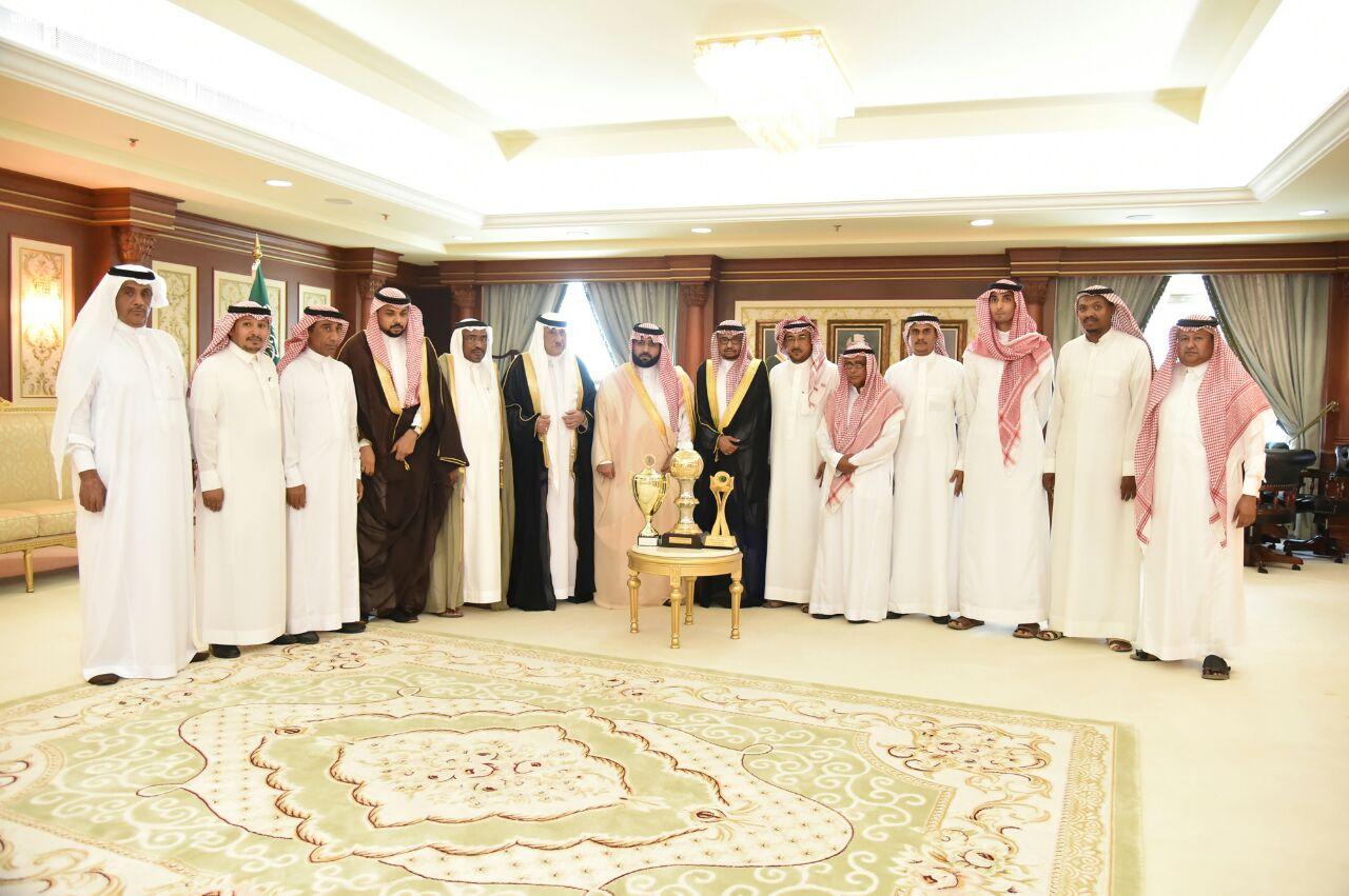 نائب أمير منطقة جازان يلتقي رئيس وأعضاء نادي اليرموك