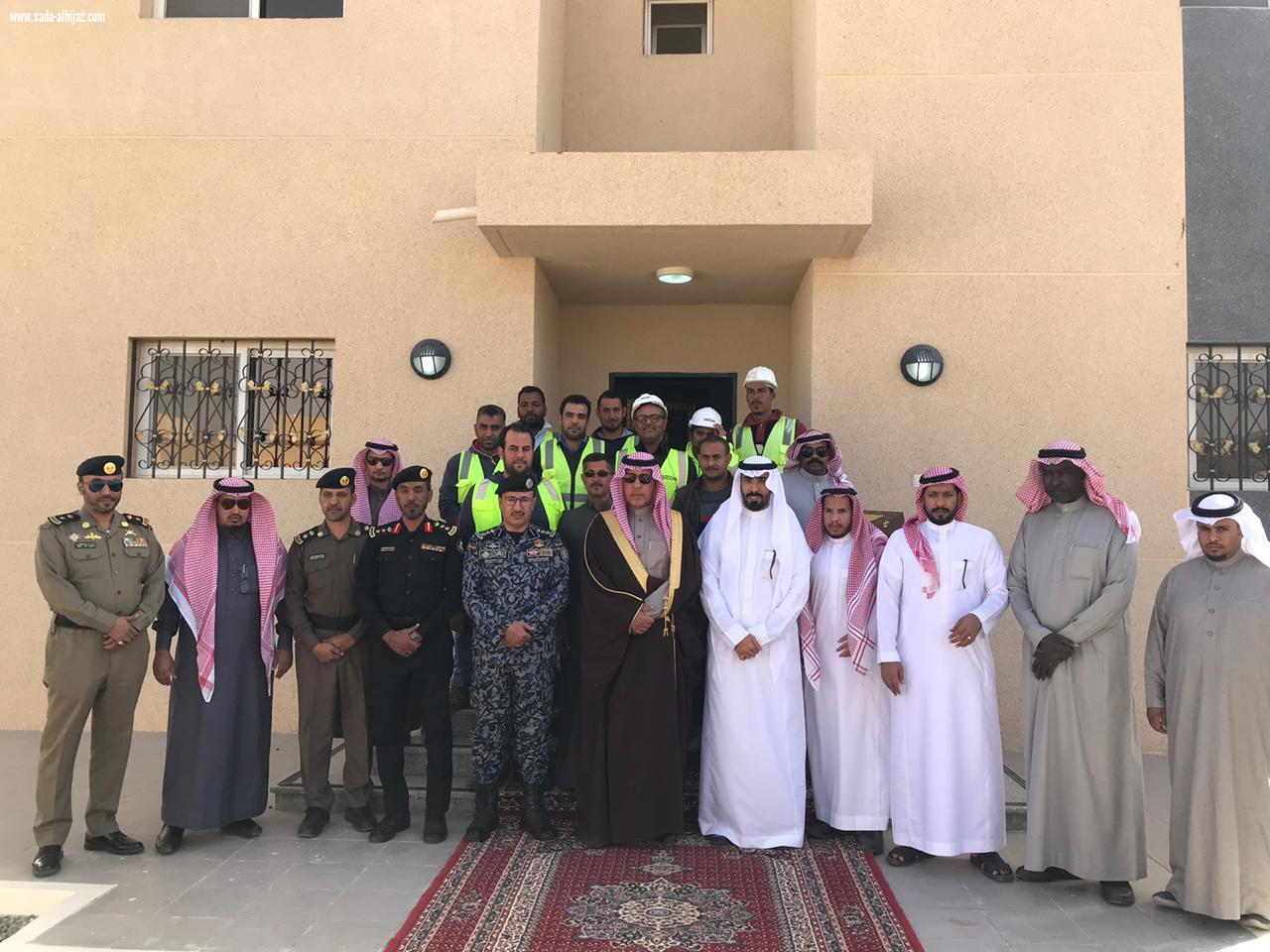 محافظ العلا يسلم الدفعة الأولى من الفلل الجاهزة لمشروع إسكان العلا. 