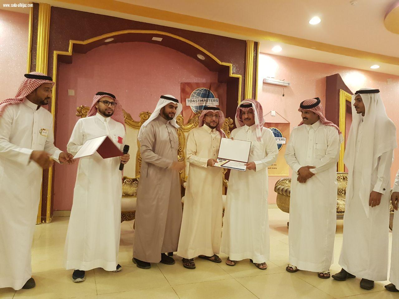 تحت شعار  قطرة ماء تحيي الأرض وقطرة دم تحيي نفس   محافظ صامطة يدشن حملة التبرع بالدم التي أطلقها نادي الحزم للتوستماسترز بالتعاون مع مستشفى صامطة العام