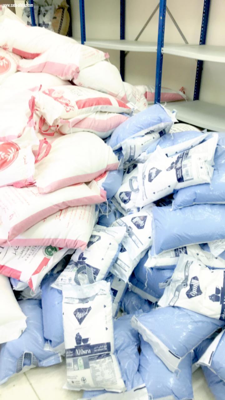 جمعية فتاة ثقيف تُسلم مستفيديها السلال الرمضانية بالتعاون مع فريق احسان التطوعي