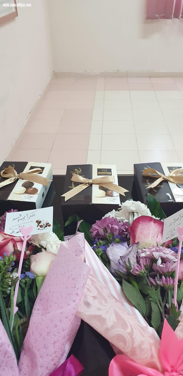 فيماتم تكريمهن فريق إنجاز دليل الشؤون المدرسية بنات يعقد اجتماعه الثاني