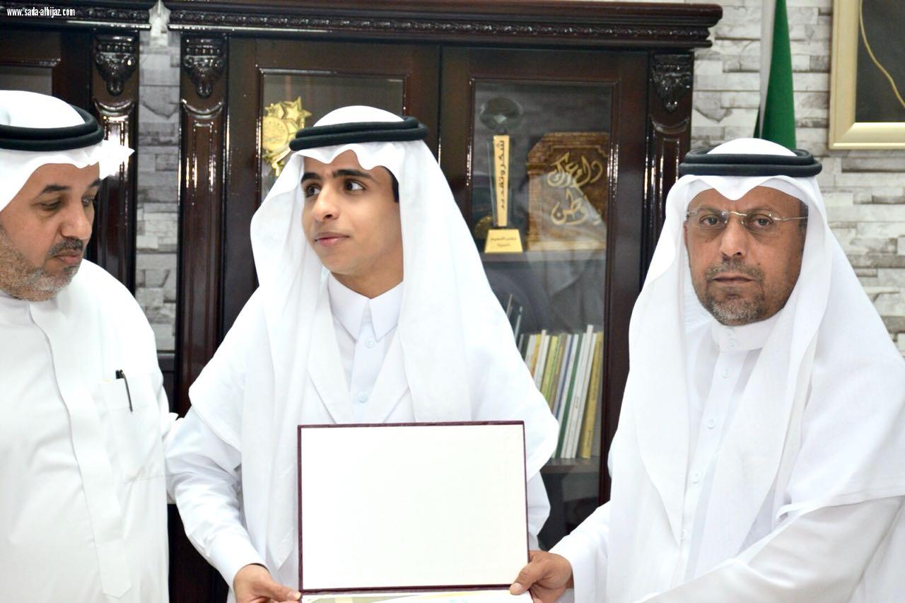 السلمي يكرم أعضاء  وحدة الإعلام  بالمكتب