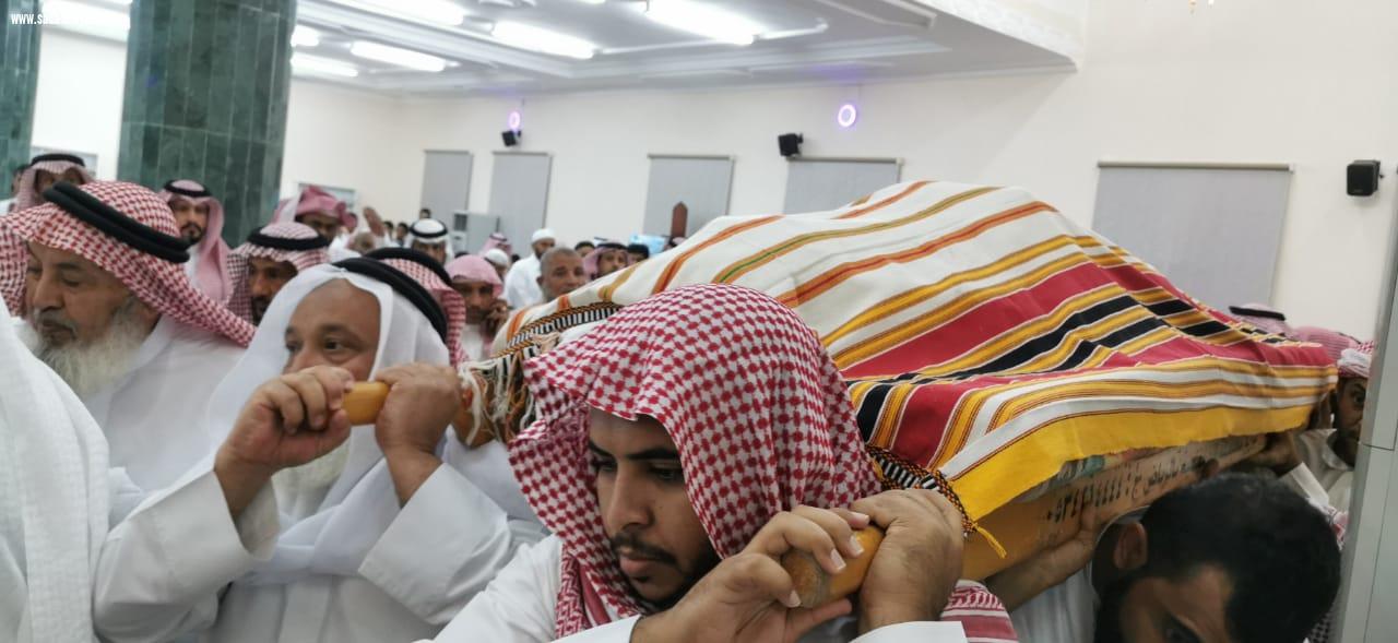 جموع غفيرة تشيع جثمان الشيخ محمد بن احمد ناشب 