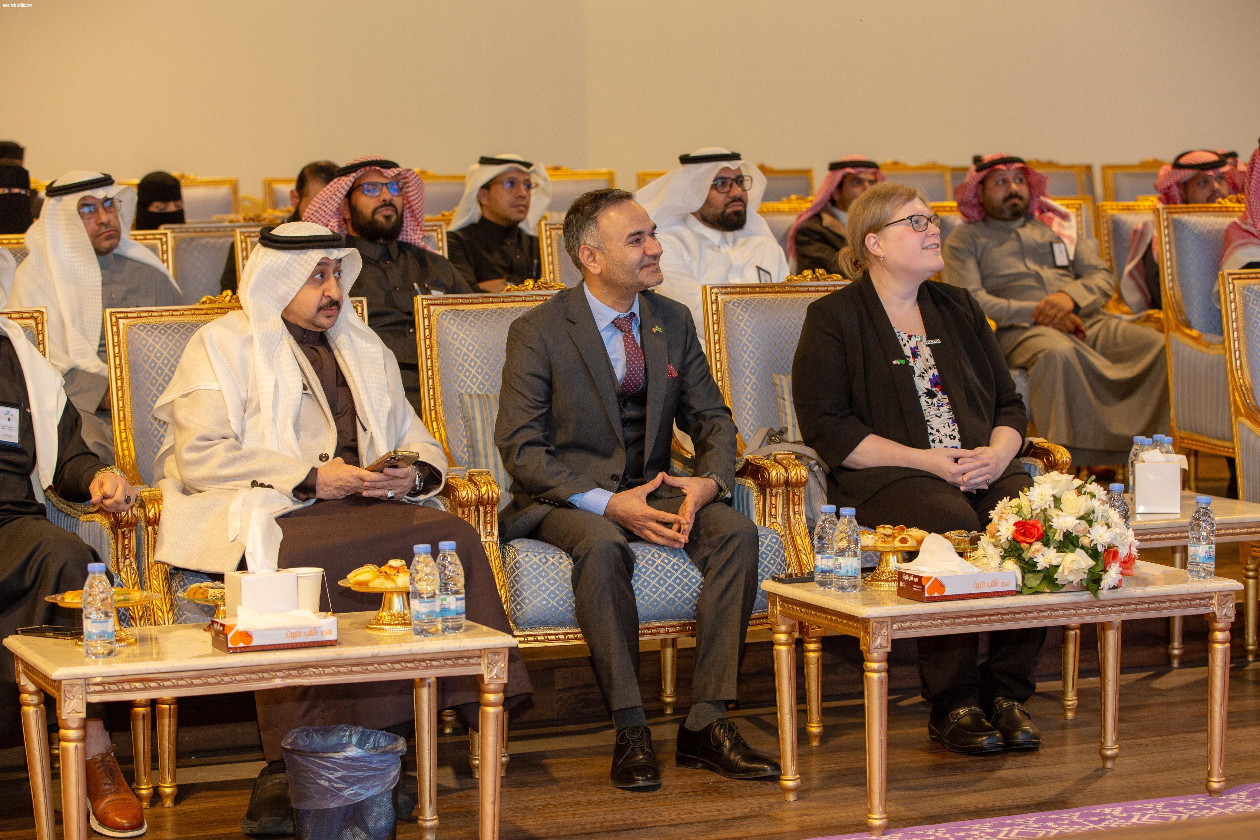 أمانة منطقة تبوك تعقد ورشة عمل بالتعاون مع القنصلية الأمريكية.. لتطوير مهارات منسوبيها في اللغة الانجليزية  