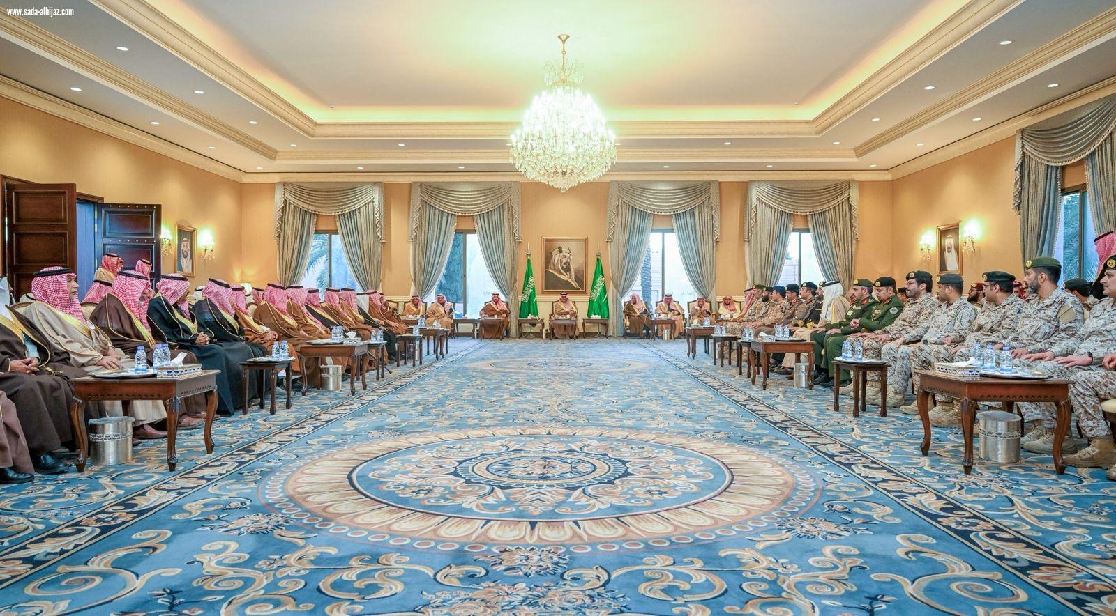 أمير تبوك يستقبل المهنئين بشهر رمضان المبارك  