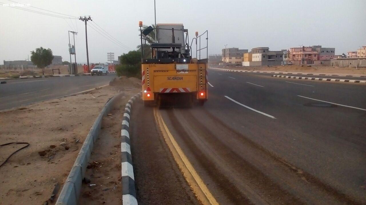 بلدية صامطةتكثف أعمال النظافة داخل المحافظة والقرى التابعة لها