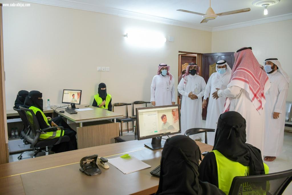 دشن محافظ بيش المركز التطوعي الإسكاني بجمعية البر ببيش بحضور مدير عام فرع وزارة الاسكان بمنطقة جازان