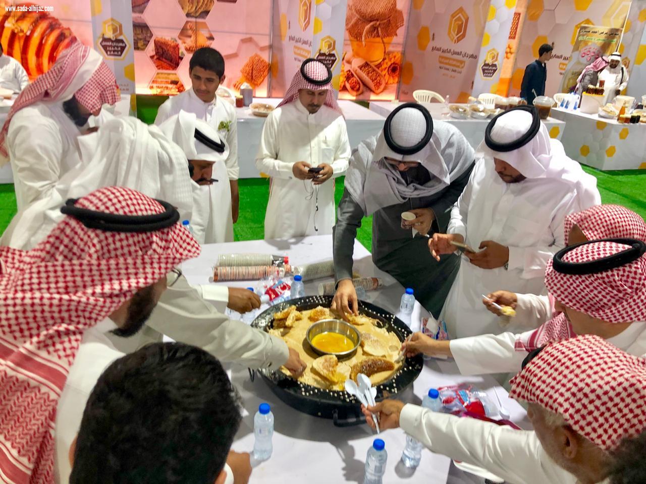 الشهري عضو شرف نادي الهلال المجاردة جاذبة للزوار والشاعر بن حاسن هنا التميز