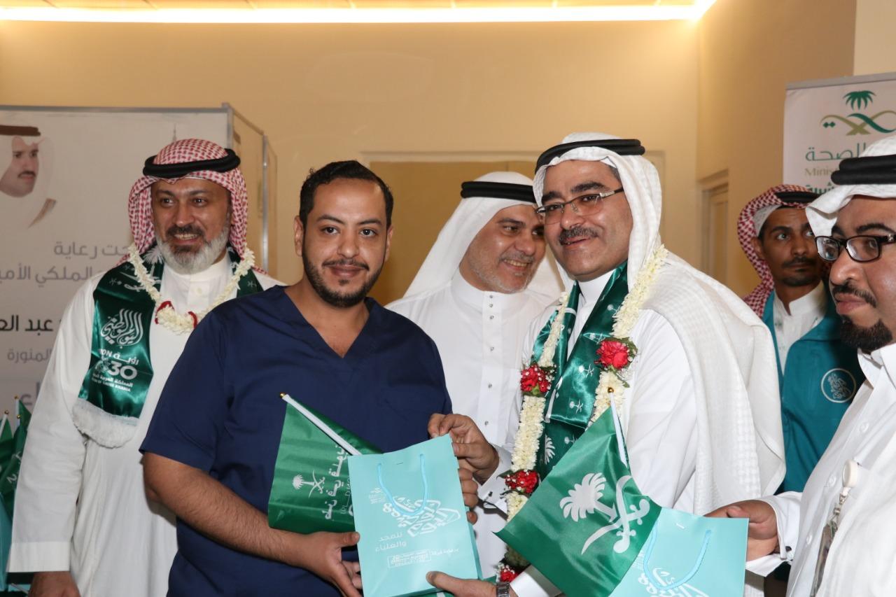 مستشفى الملك فهد بالمدينة يحتفل باليوم الوطني ويشارك المرضى فرحة الوطن .