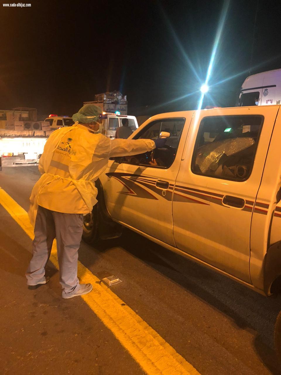 فريق التطوع الصحي بمركز صحي السيل الكبير يجري الفحص البصري للمئات من ذوي المركبات العابرة لنقطة البهيتة