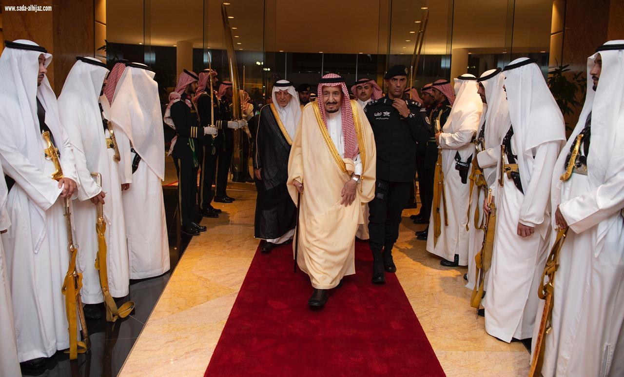 خادم الحرمين الشريفين يكرم الفائزين بالدورة الحادية والأربعين لجائزة الملك فيصل