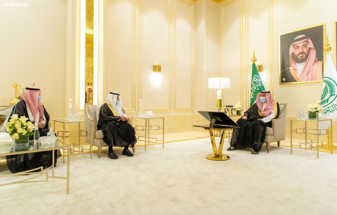 سمو امير الباحة يستقبل عضو مجلس الشورى ومدير عام فرع وزارة السياحة بالمنطقة المعين حديثاً..  