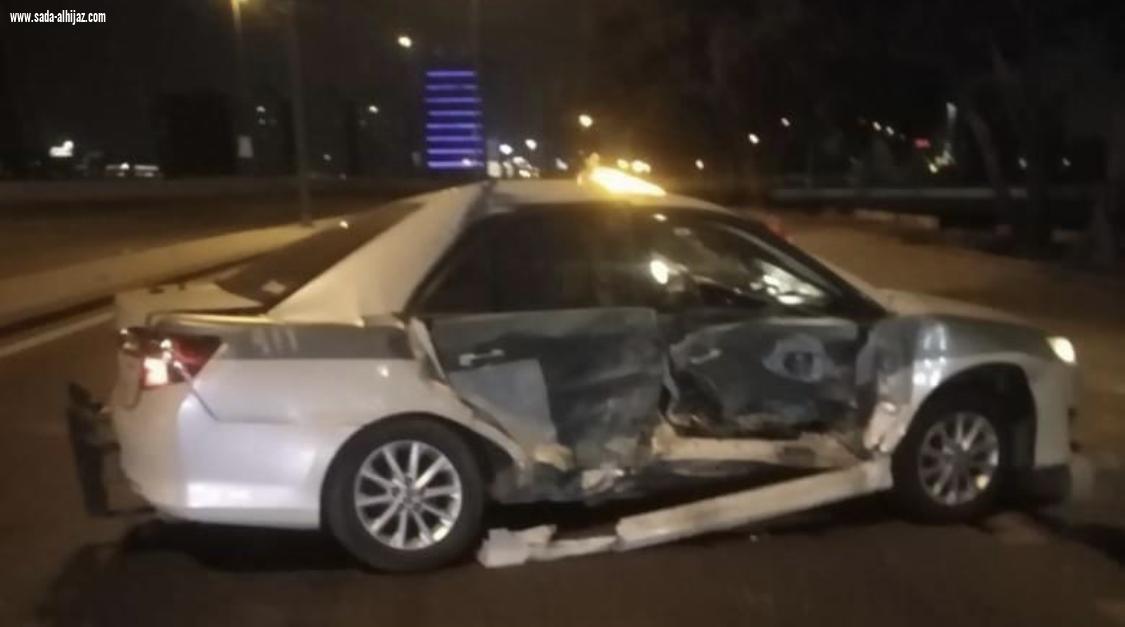 الإطاحة بسائق تجاوز عدة نقاط تفتيش ودهس رجل أمن مما تسبب في استشهاده وصدم مركبة أمنية في جدة