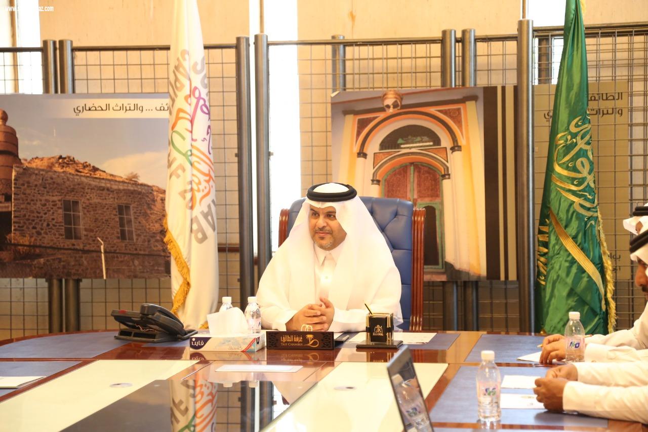 محافظ الطائف يلتقي أعضاء مجلس إدارة جمعية الزواج والتنمية الأسرية بالطائف