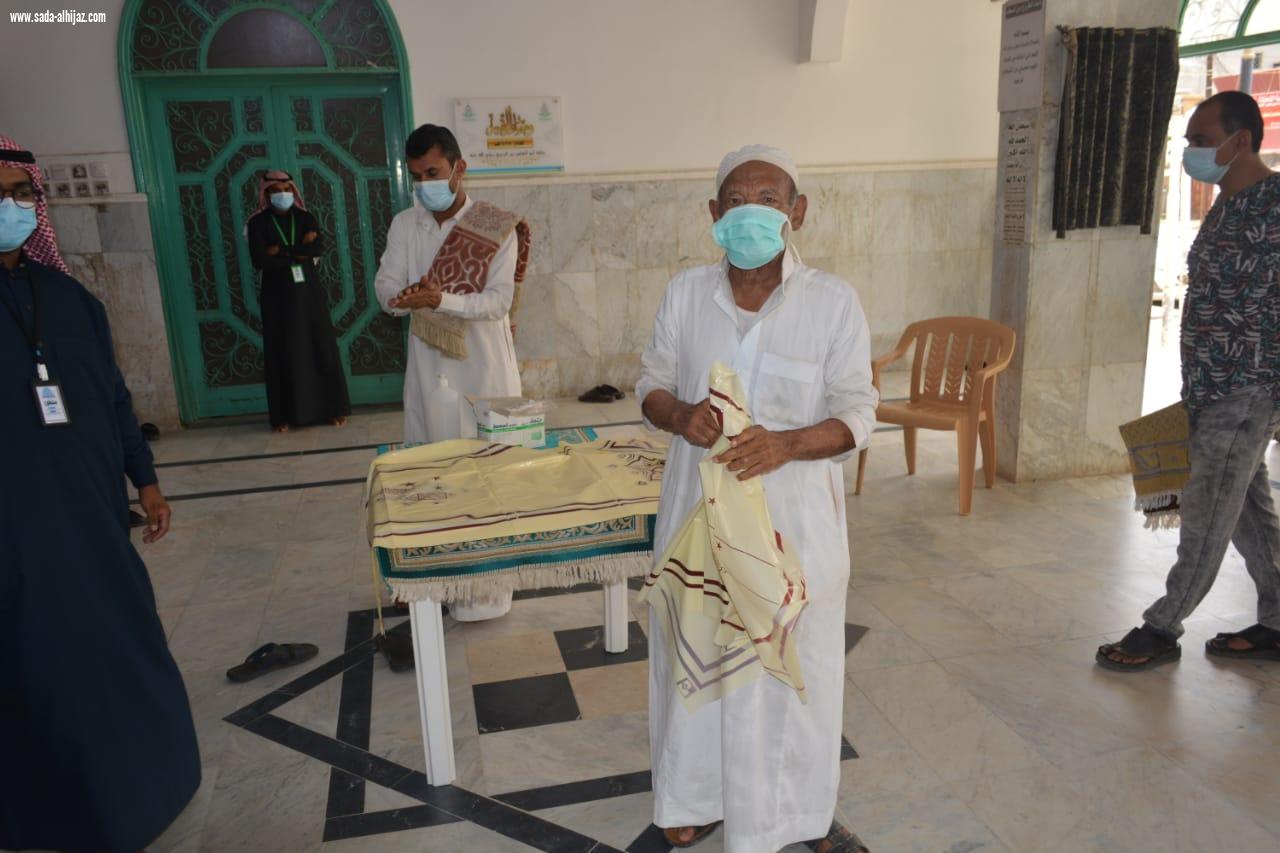 مواصلة تطبيق الإجراءات الاحترازية من قبل مستشفى صامطة وإدارة المساجد في المحافظة