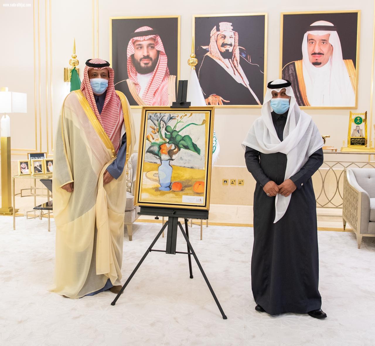 في يومهم العالمي.. أمير الباحة يستقبل عدداً من ذوي الإعاقة ويمنحهم عدداً من الهدايا ويطلع على تقرير سير العمل