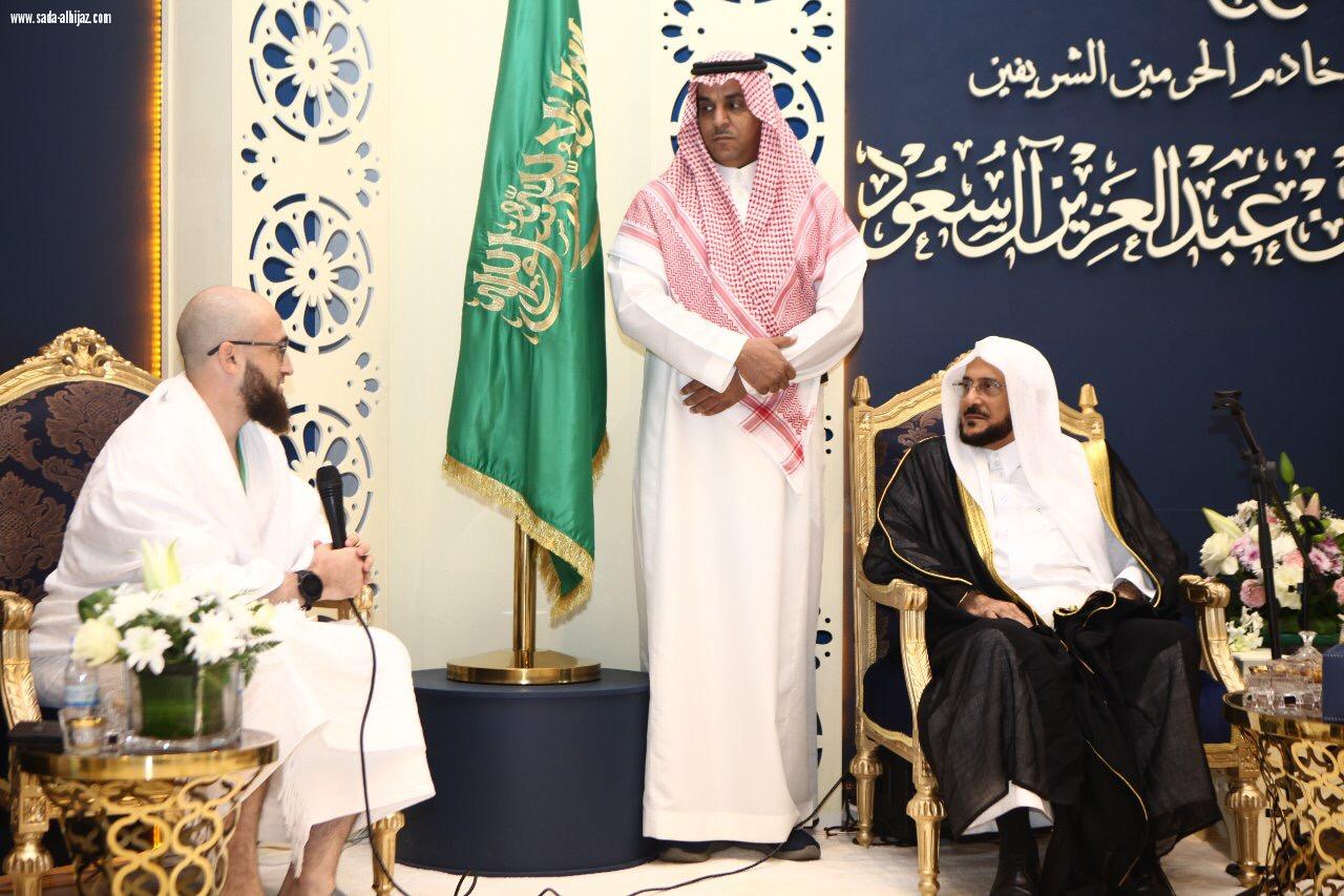 قال ما تتعرض له المملكة من أعمال كيدية ومحاولات يائسة المقصود منها الإساءة للمسلمين  آل الشيخ الملك وولي العهد يواصلان الليل والنهار ويتابعان بكل اهتمام رعاية الحجاج