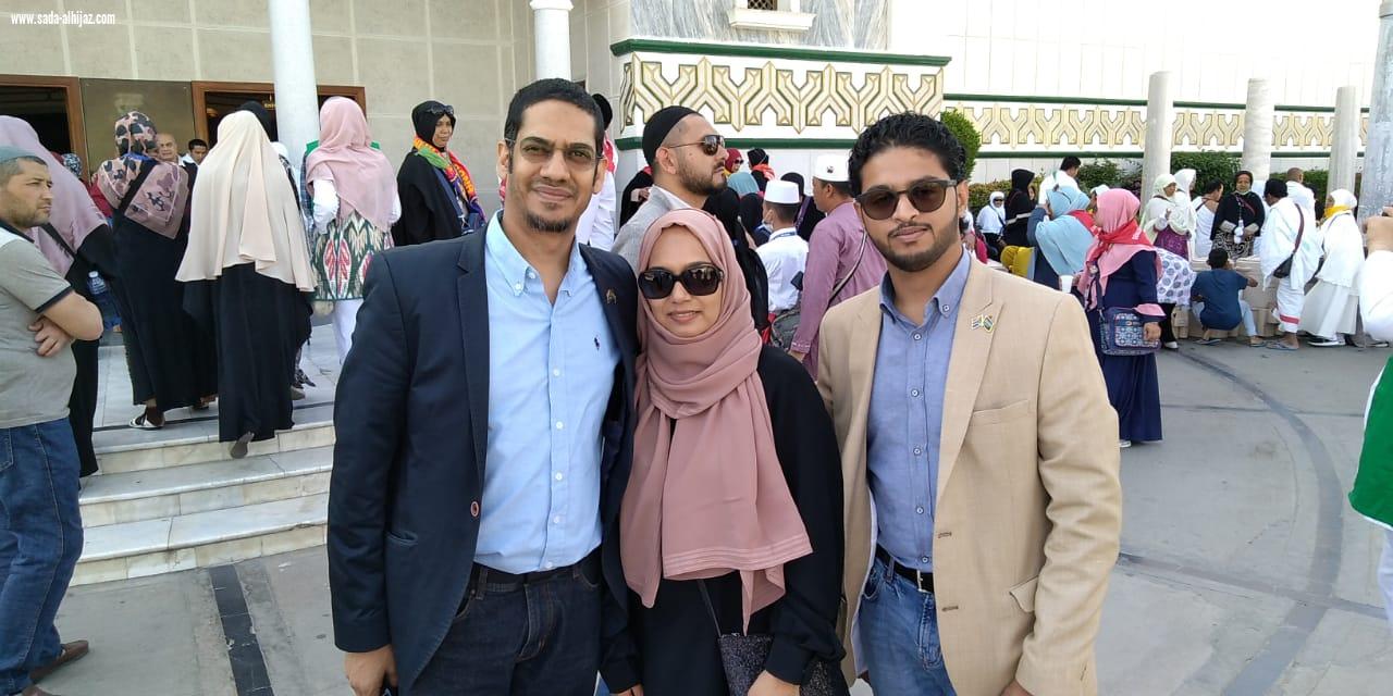 ملتقى محبي مكة يتجولون بضيوف الرحمن من جنوب افريقيا في كسوة الكعبة