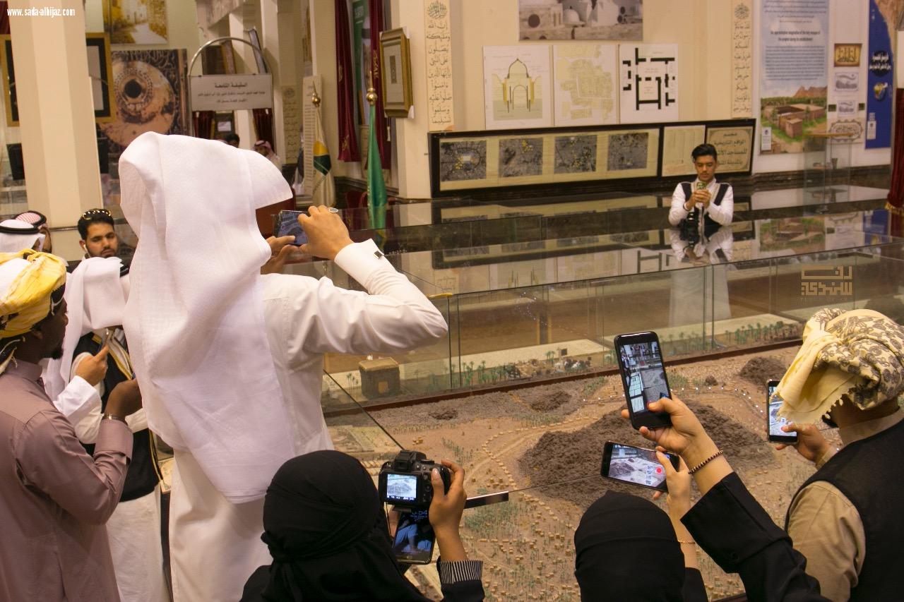 نفحات إيمانية وتاريخية بين طيات تاريخ المدينة المنورة بمتحف 