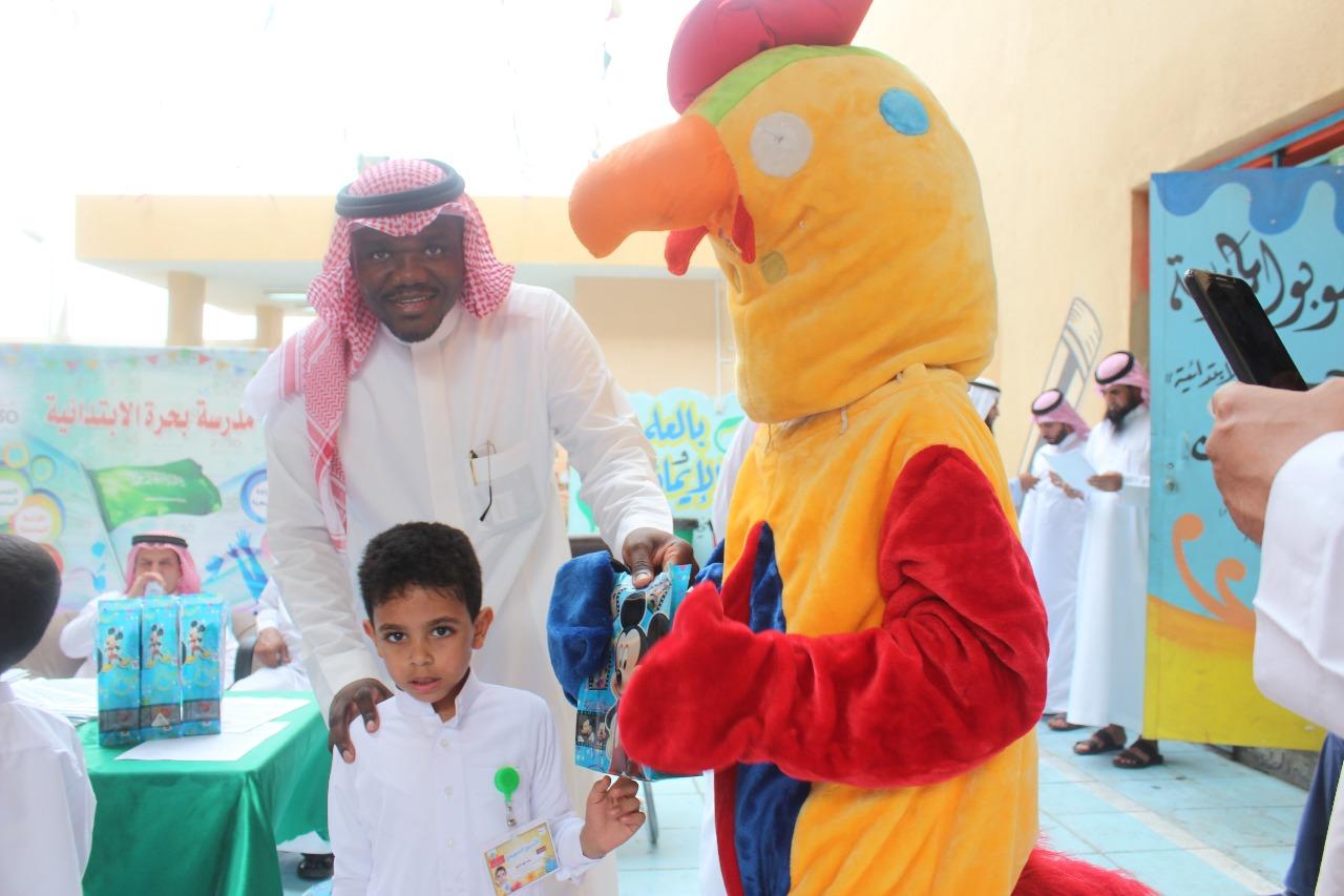  أسبوع تمهيدي ناجح لابتدائية بحرة تميز بعروض الافلام الكرتونية والأناشيد الطلابية