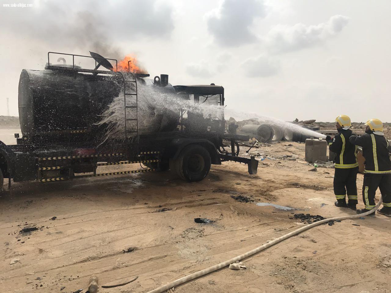 حريق في ناقلة محملة بمادة (الزيت الثقيل) بمحافظة ينبع