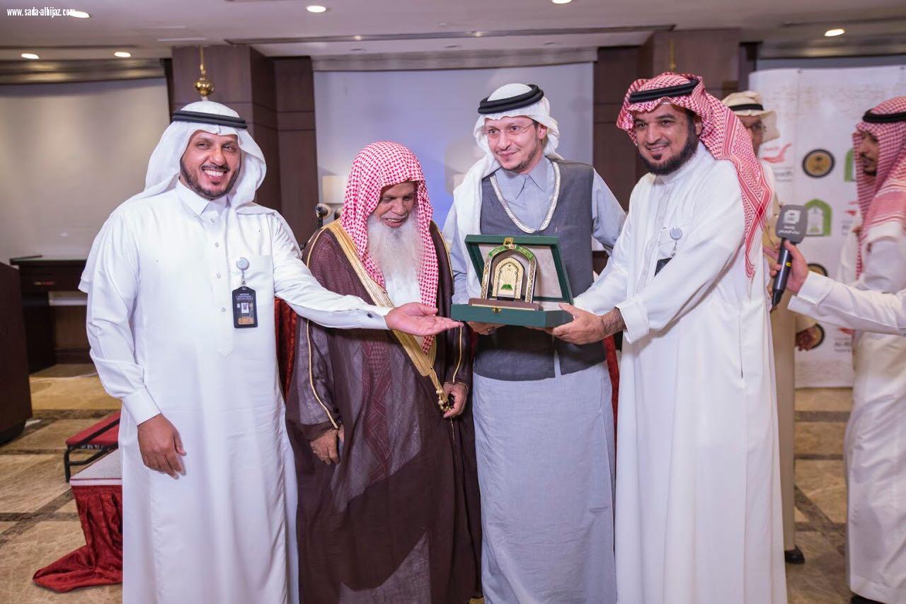 بحضور أمام الحرم النبوي وجمع كبير من الضيوف والإعلاميين